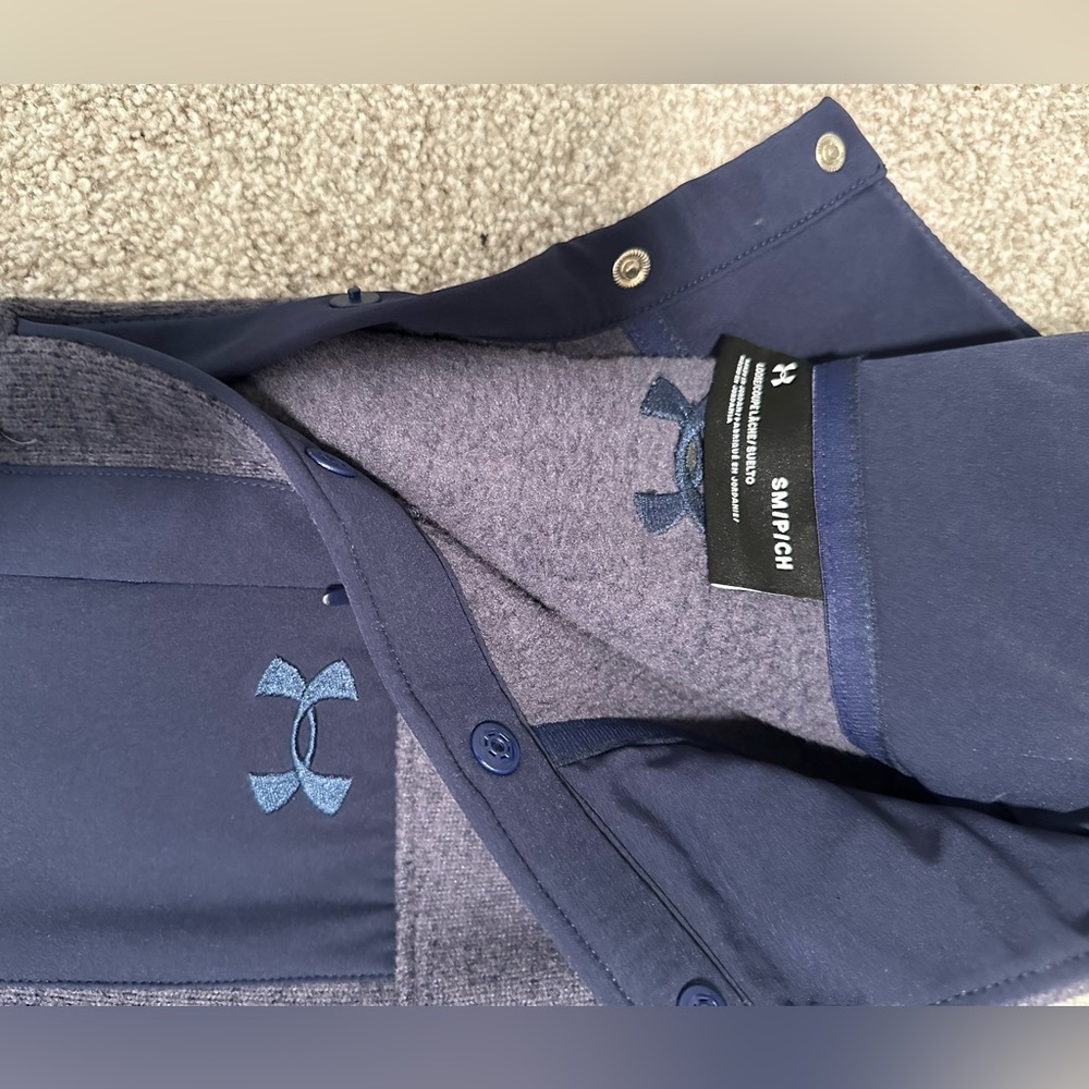 Men’s Under armour 1/4 button fleece size small. Blue/navy in color.